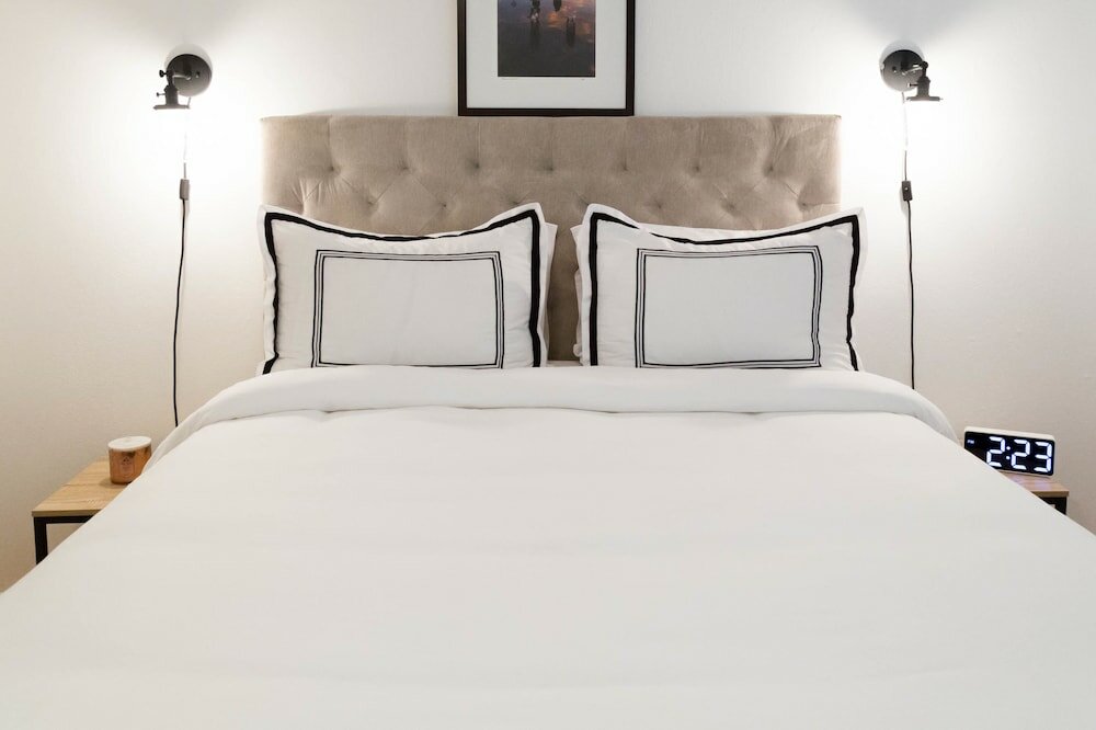 Фото Renovated Apt. Walk to Marley Museum