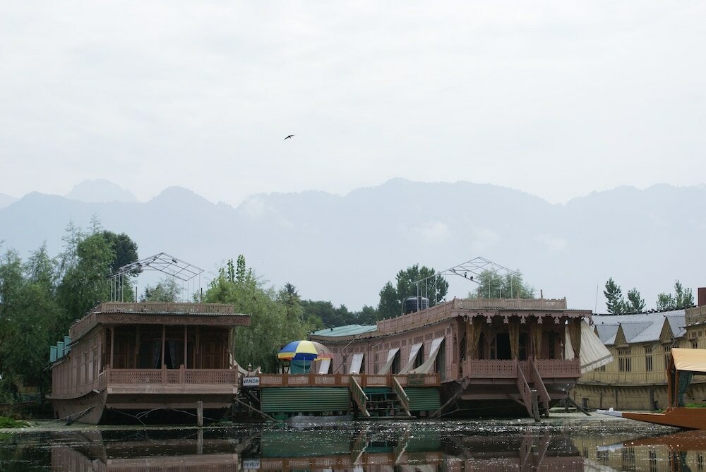 Фото Shabrose Heritage Houseboats