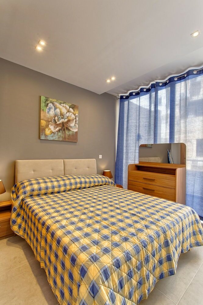 Фото Modern Apt in a Prime Location, Wifi