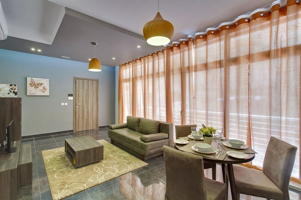 Фото Modern Apt in a Prime Location, Wifi