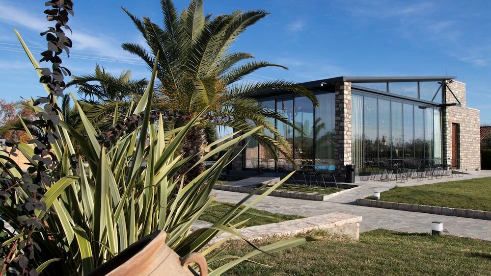 Фото Vintage Suites Trikala