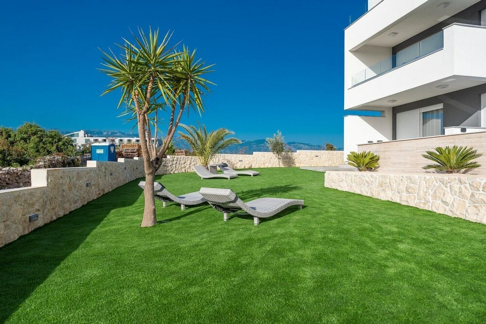 Фото Apartments & Rooms Pool Villas Maris