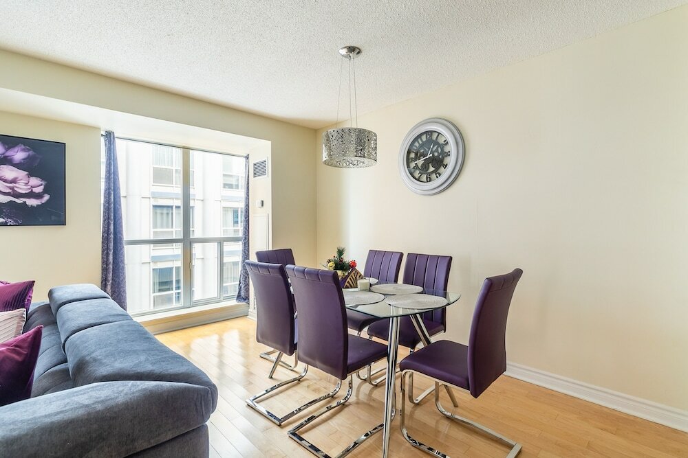 Фото Simply Comfort, Stylish Downtown Apartment