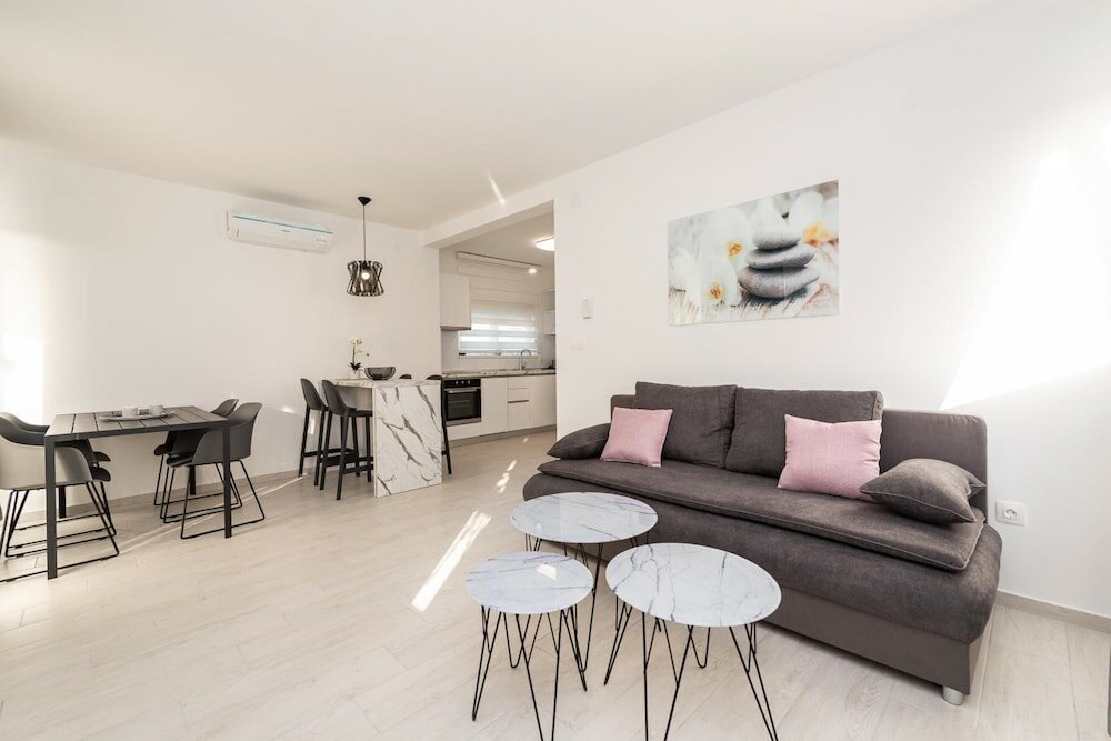 Фото Apartments & Rooms Pool Villas Maris