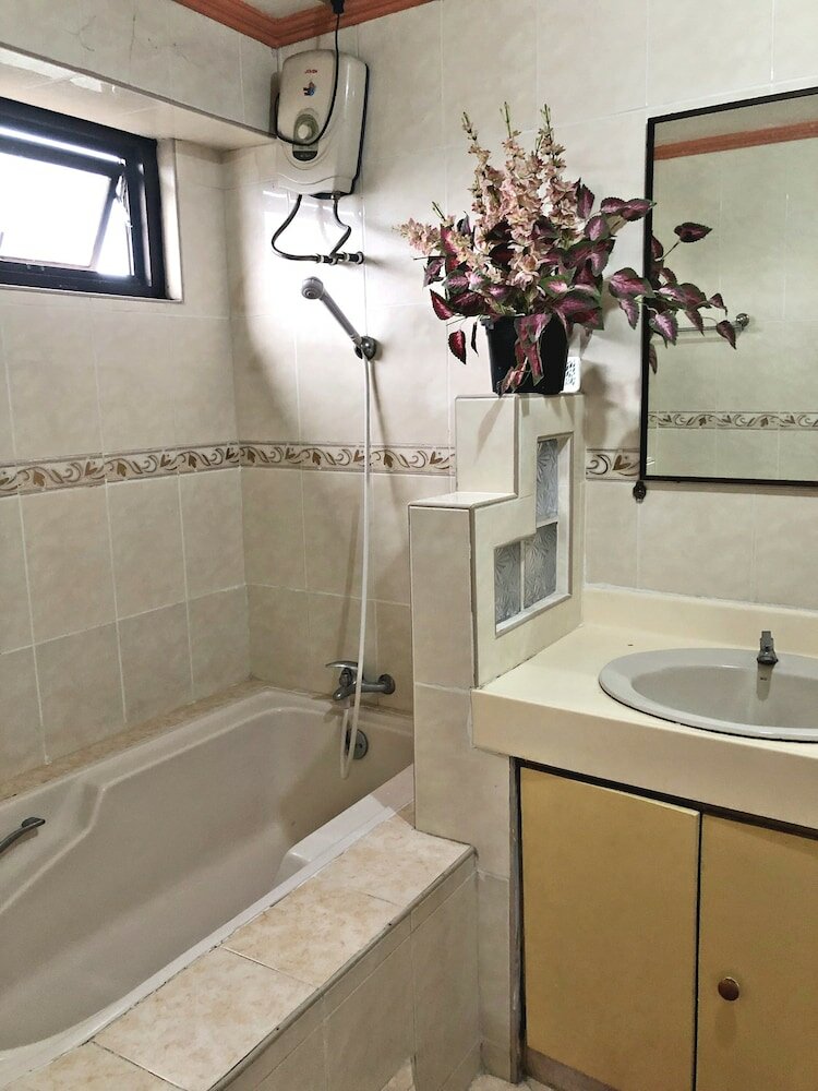 Фото Tabaco Gardenia Hotel