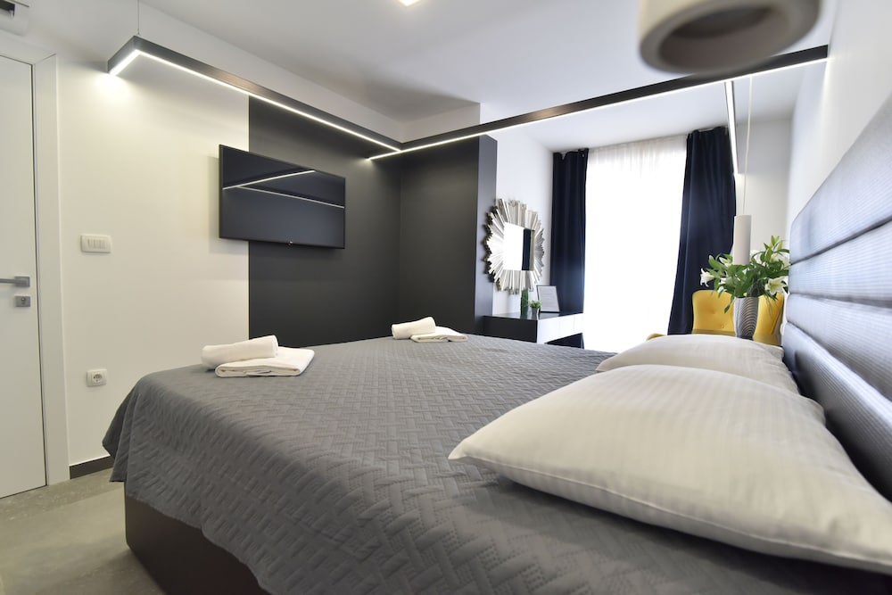 Фото Mono Apartments & Rooms