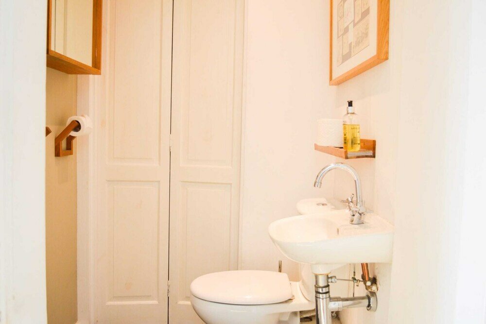 Фото Stylish Four Bedroom Stockbridge Home