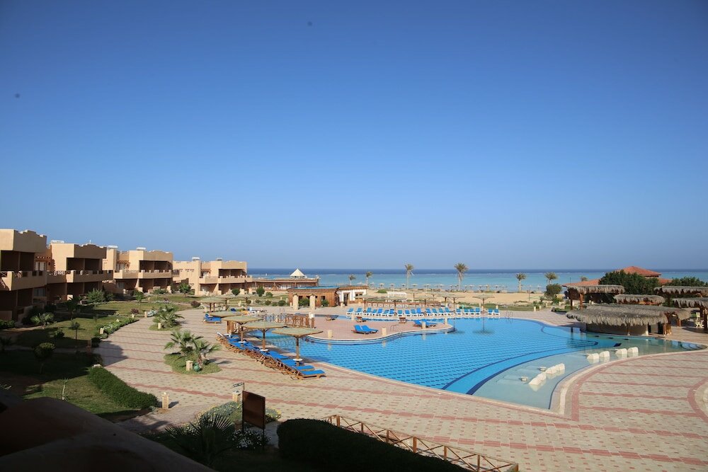 Фото Laguna Beach Marsa Resort