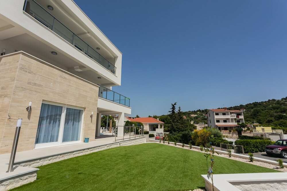 Фото Villa Compass Luxury in a natural bay