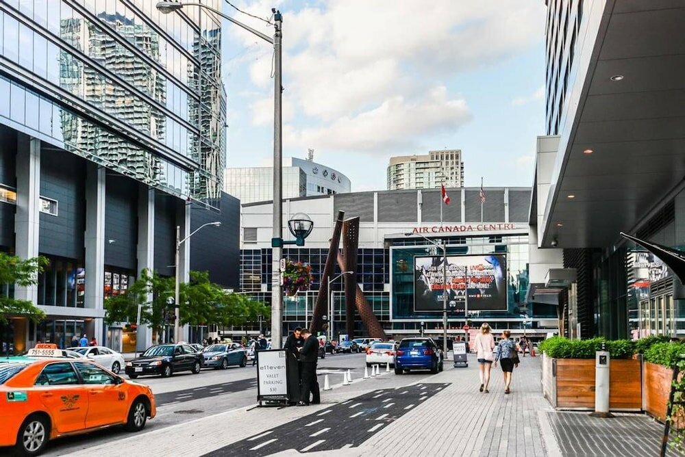 Фото 50+ Floor View of Lake-shore Executive Stay