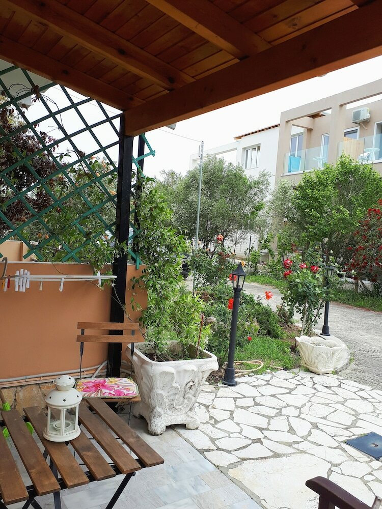 Фото Antzela Apartments