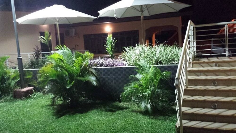 Фото Ponderosa Travel Lodge