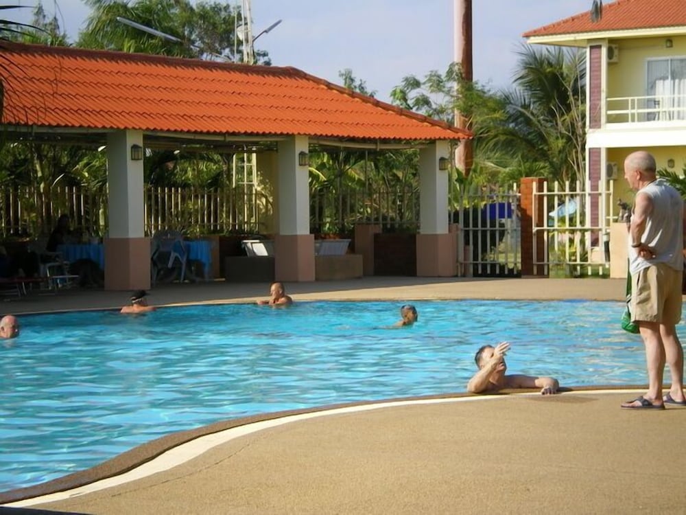 Фото Homeland Resort