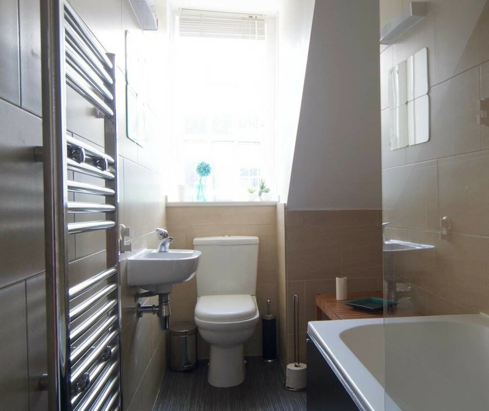 Фото Perfect Location - Stylish 2bd Rose St Apartment