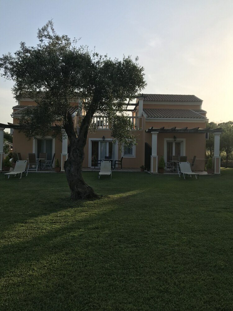 Фото L'Eremo Luxury Apartments