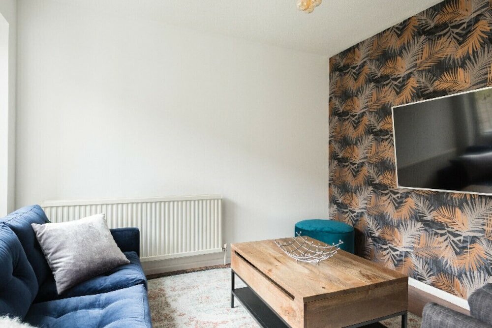 Фото The Century Chalet - Contemporary 2bdr Townhouse with Parking