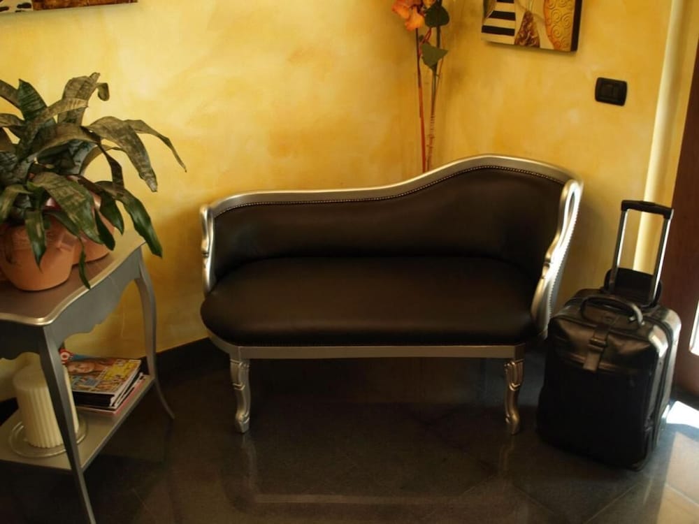 Фото Hotel Karol