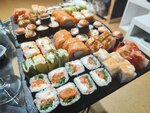 Okunay (8 Marta Street, 194) ، مطعم سوشي