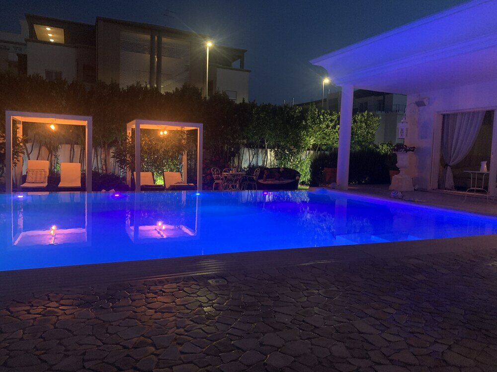 Фото White House Luxury Hospitality