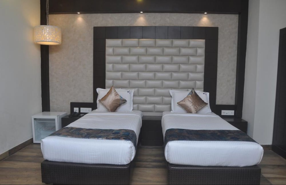 Фото Hotel Ivory Inn