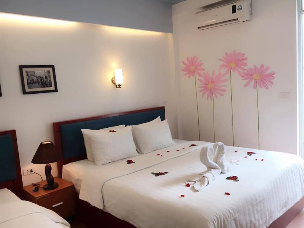 Фото Hanoi Old Quarter House