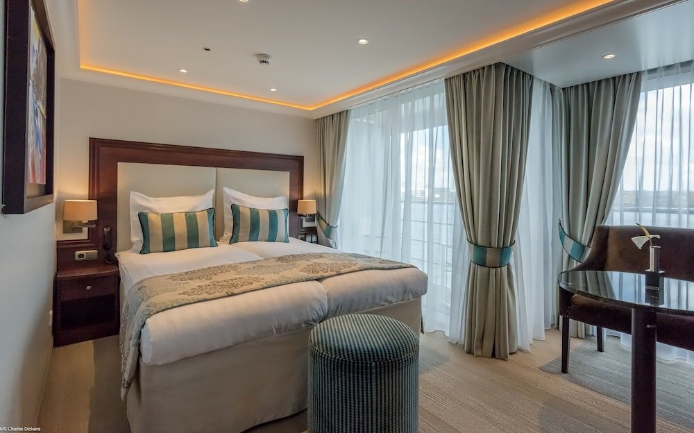 Фото Select Ms Charles Dickens - Neuss