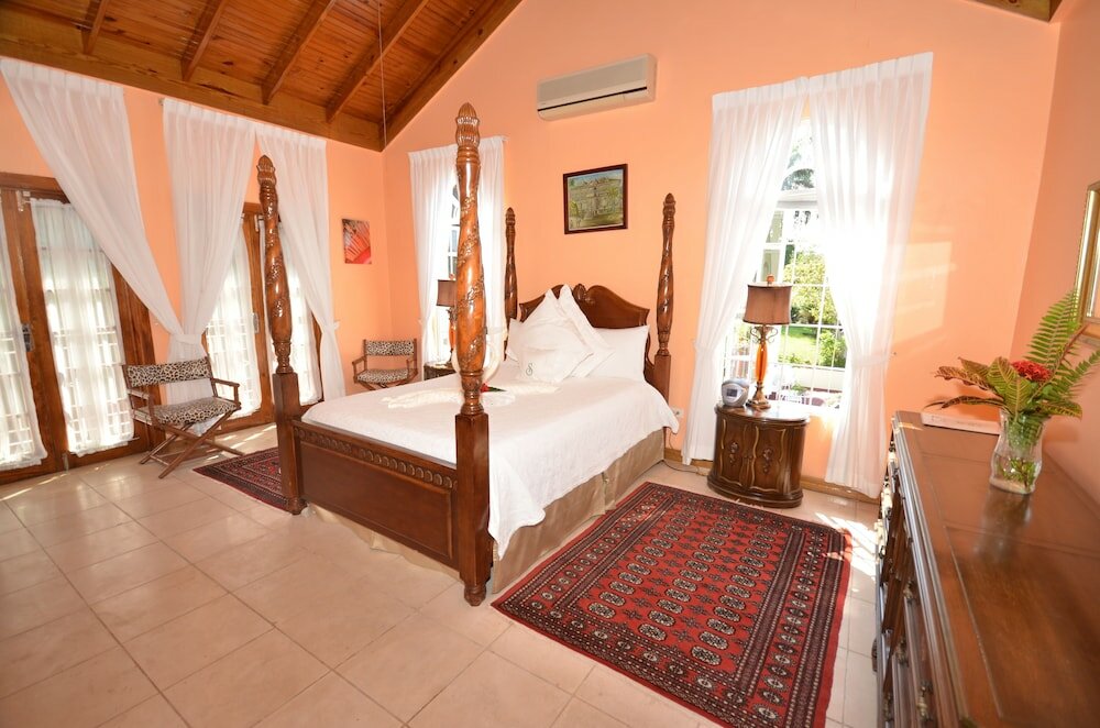 Фото Summerhill, 8br by Jamaican Treasures