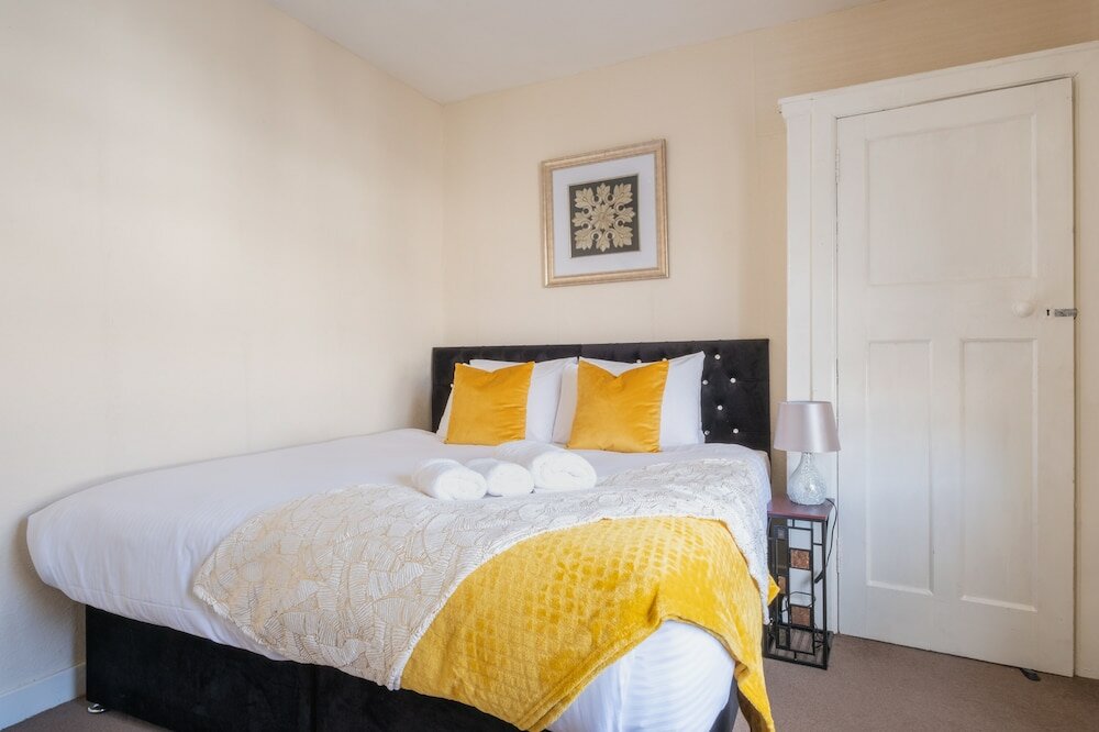 Фото Novelty Suites - Roslin Street