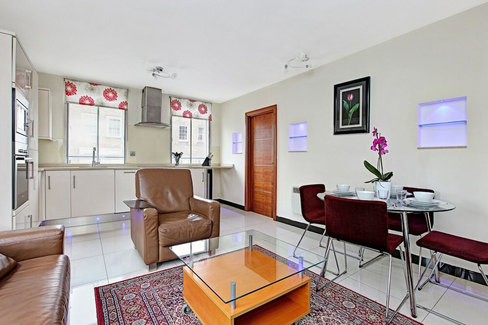 Фото Baker Street Suites