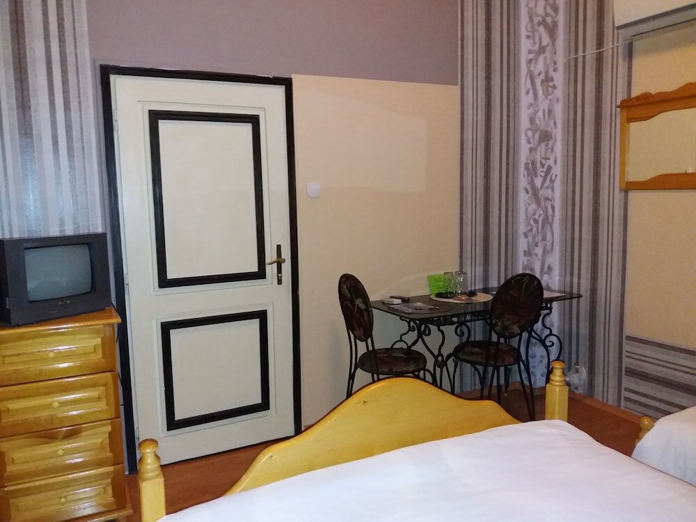 Фото The English Guest-House