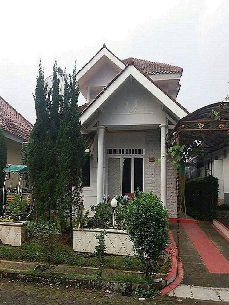 Фото Villa Kota Bunga Seruni
