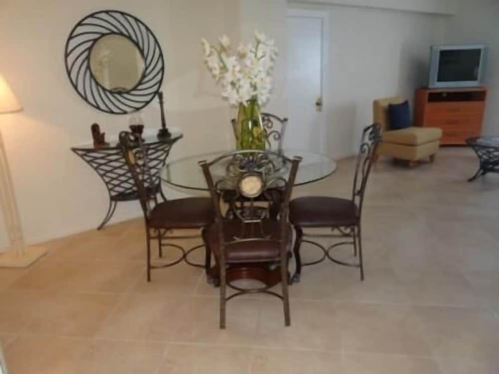 Фото Hollywood Beach Resort -two Bedrooms Sleeps 6