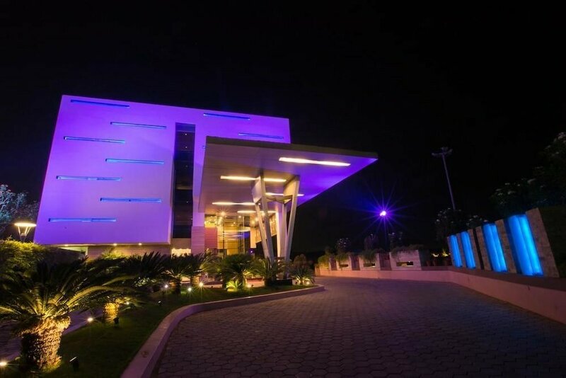 Гостиница Hotel Waterlily Indore