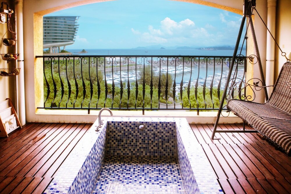 Фото Ling Hai Apartment