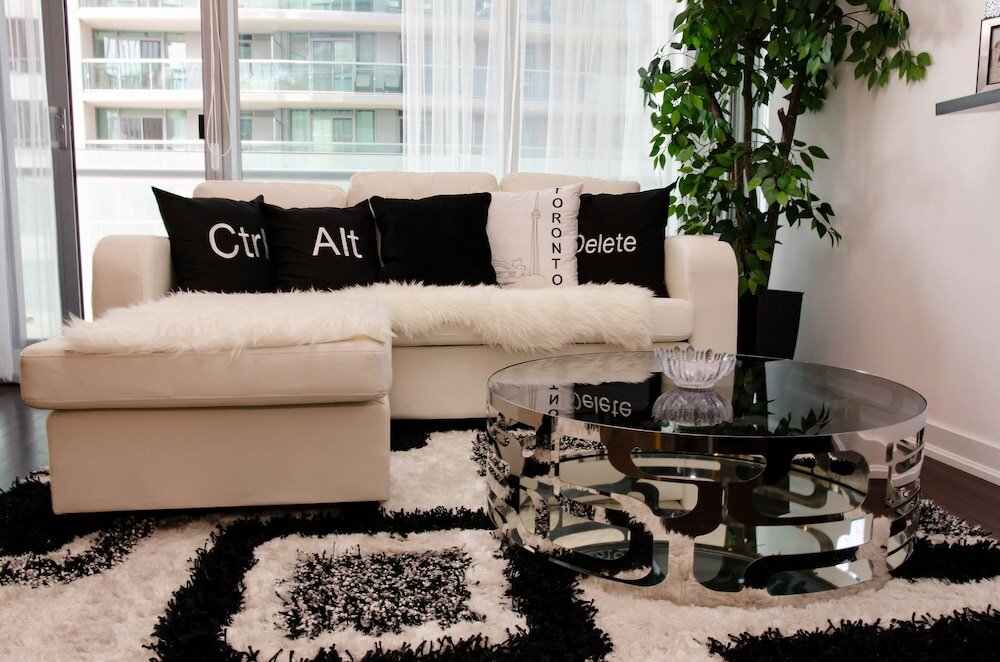 Фото Simply Comfort Gorgeous Apartments in the Heart of Toronto