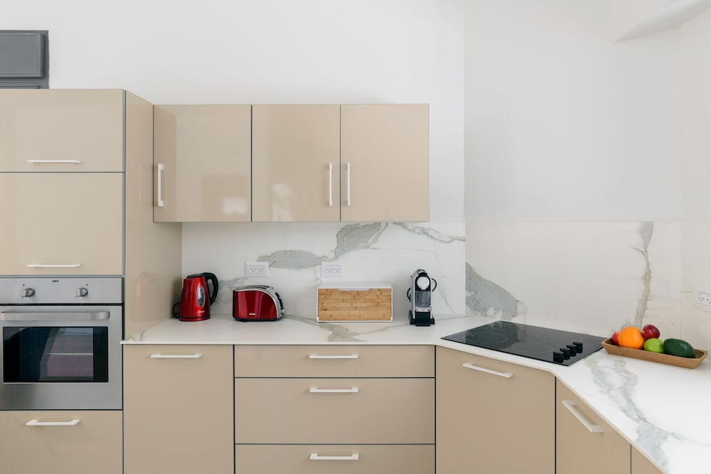 Фото Апартаменты Elegant Duplex with Patio by FeelHome