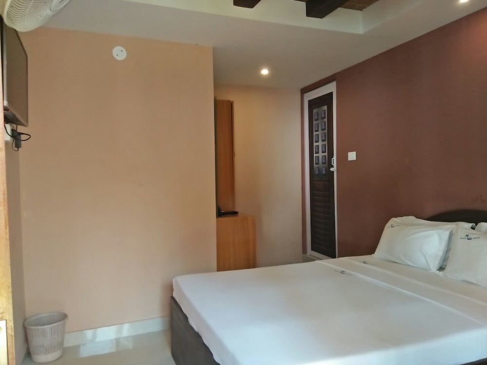 Фото Black Beach Resort