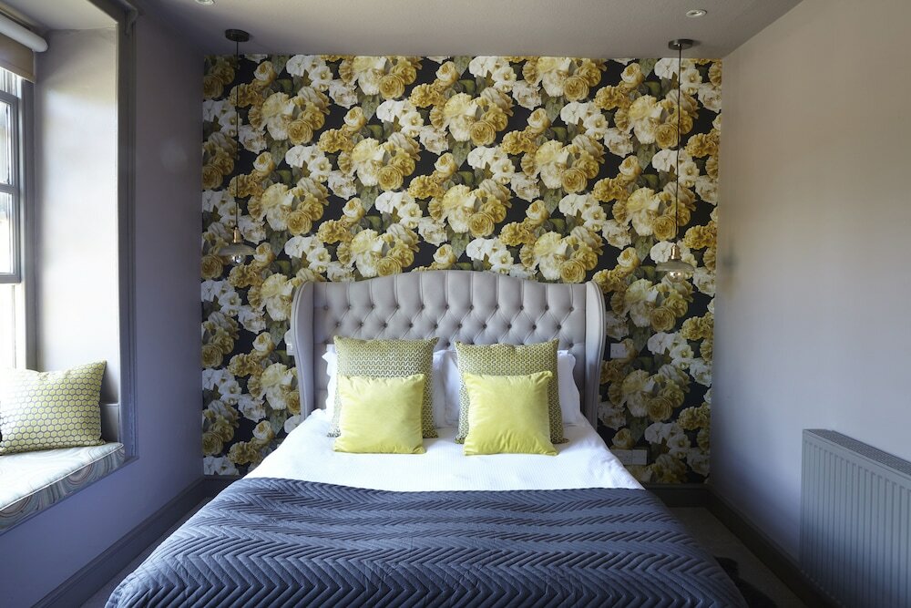 Фото Horse and Groom