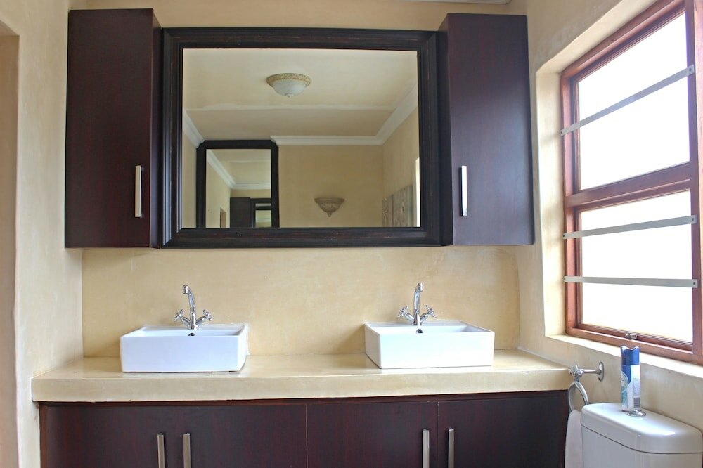 Фото Walkerbay Accommodation