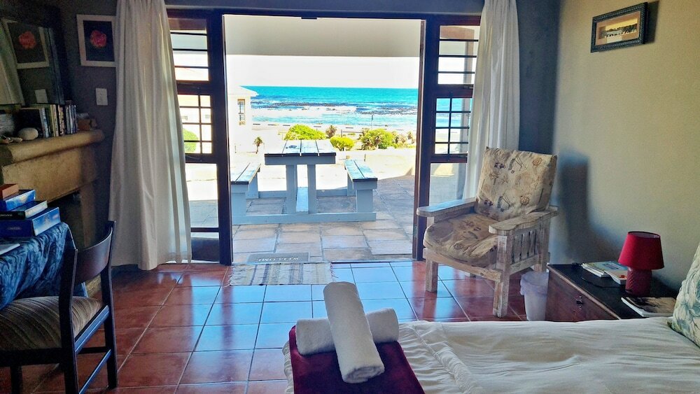 Фото Walkerbay Accommodation