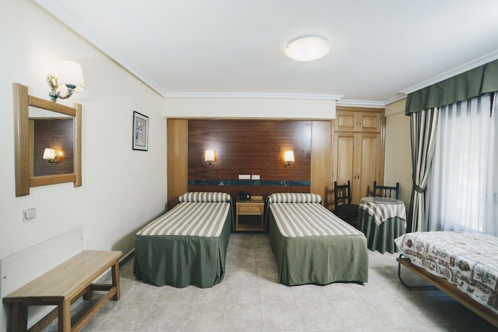 Фото Hostal Los Gavilanes 2