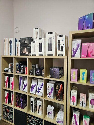 Онлайн көру: Пойызда сақтықпен сорды