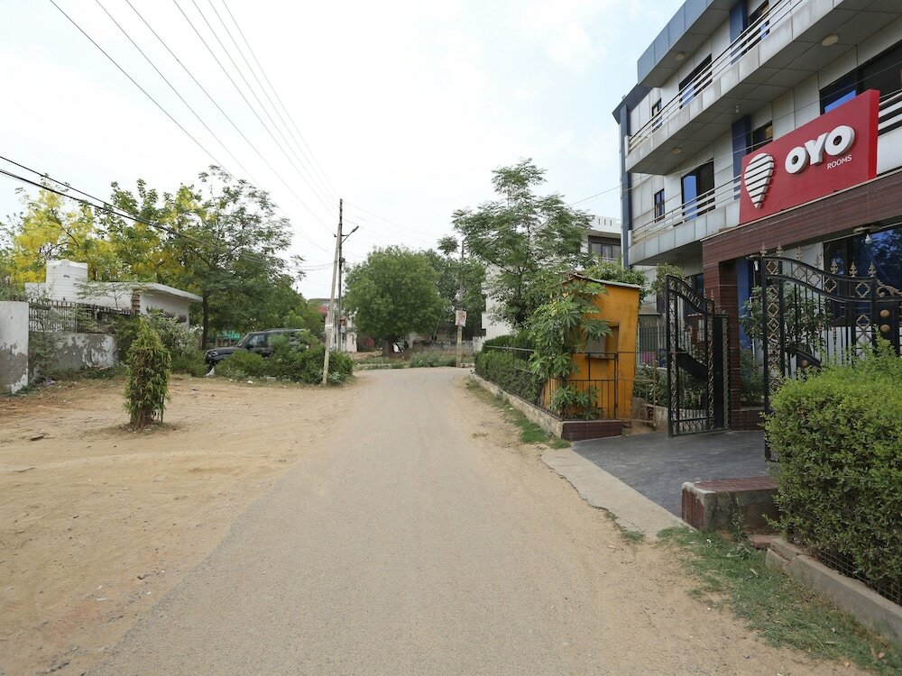 Фото Oyo 6895 Hotel Cybercity Rooms & Suites