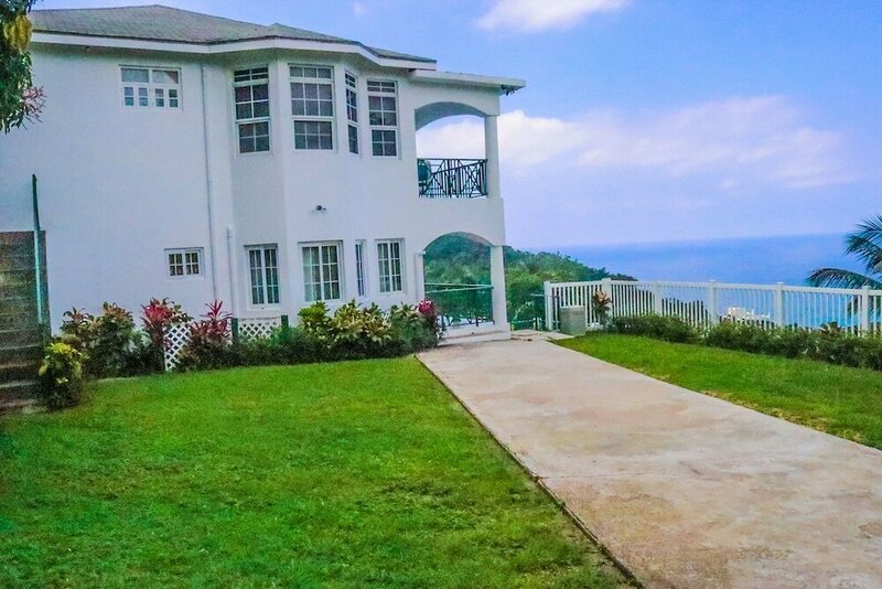 Апартаменты Pink Rock Bed & Breakfast в Очо-Риос