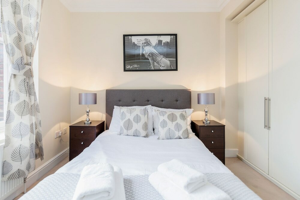 Фото Spectacular Strand Two Bed Apartment