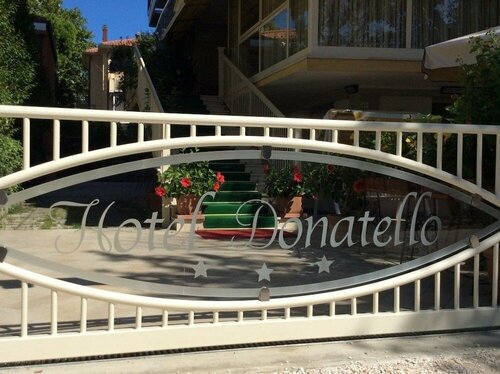 Гостиница The Donatello Hotel Cesenatico в Чезенатико