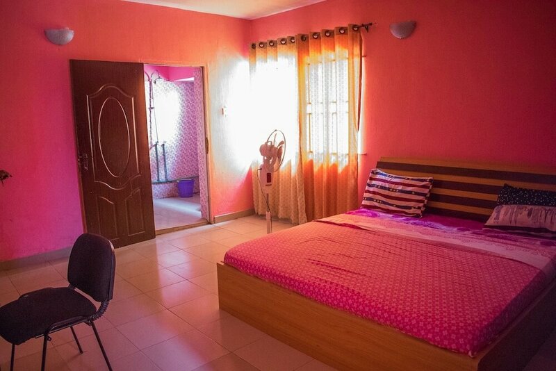 Гостиница Pinnacle Base Motel в Лагосе