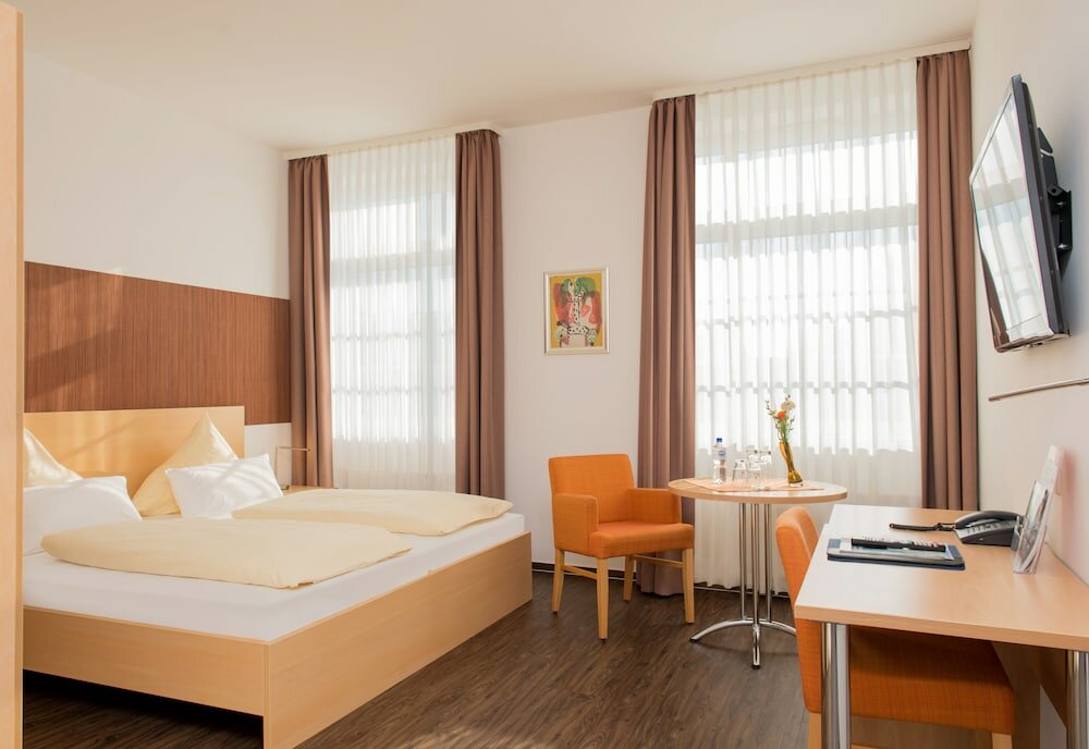 Фото отеля 2