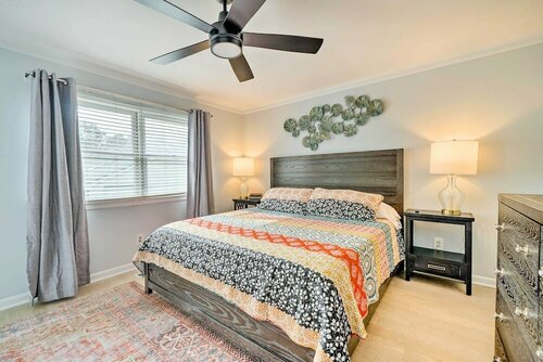 Гостиница Charming Coastal Retreat: Central Location!