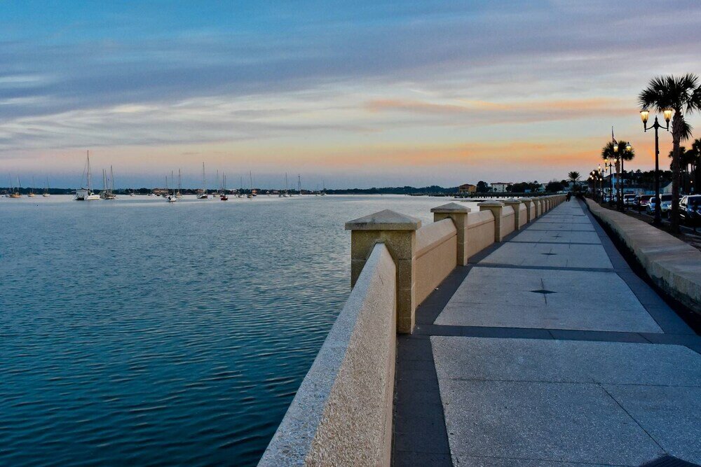 Фото Crescent Beach Condos